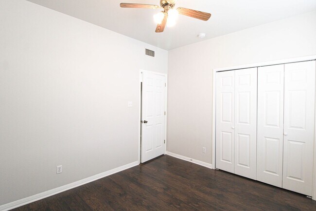 Building Photo - 530 Dukeway Dr