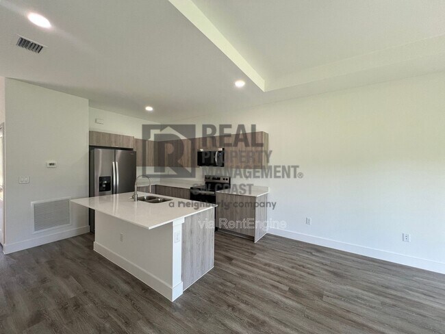 Building Photo - 1263 Hillcrest St E