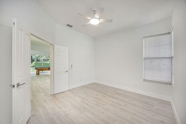 Building Photo - 8593 Wakefield Dr