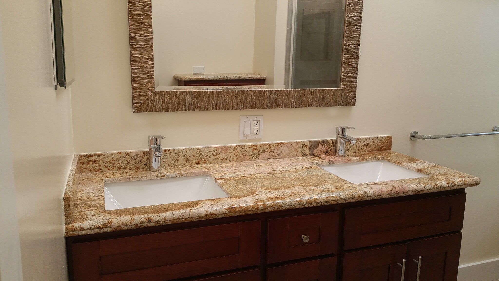 dual sinks for main bedroom - 3043 Alencastre Pl