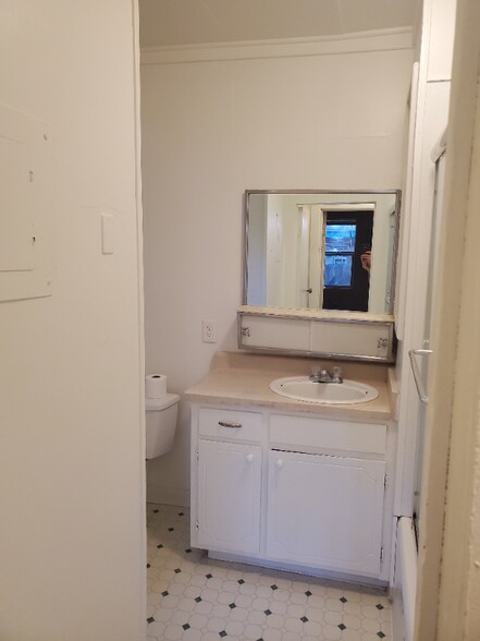 Building Photo - 3133 Sacramento Ave