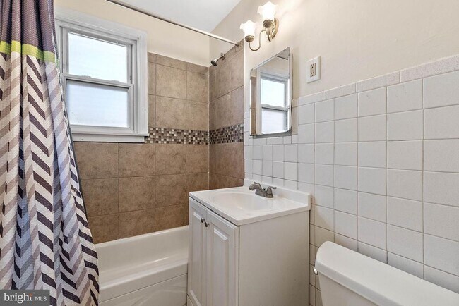 Building Photo - 3109 W 2nd St