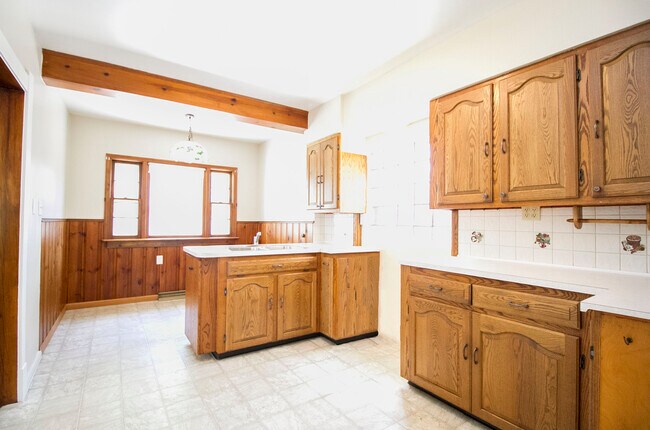 Building Photo - 513 Hampton Ave