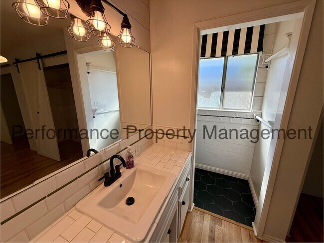 Building Photo - Stunning 3 Bed/2.5 Bath + Shop w/ Resident Benefits Package & $0 Security Deposit Option