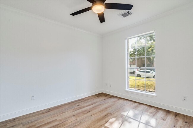 Building Photo - 1106 Hughmont Dr