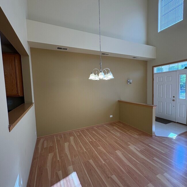 Building Photo - 2261 Barrington Dr E