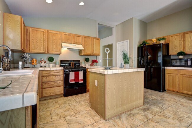 Building Photo - WONDERFUL HOME LOCATED IN DESIRABLE NORTH ...