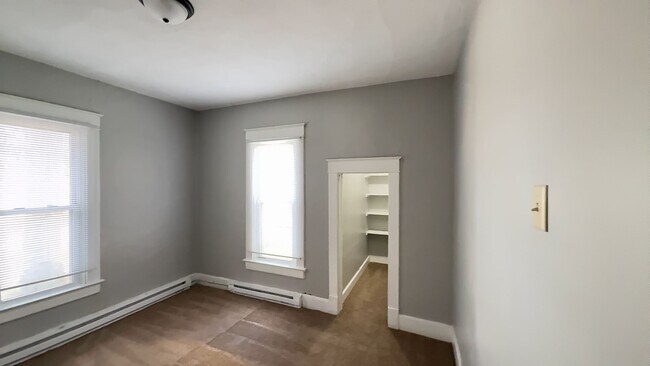 Building Photo - Room for Everyone! 6-Bedroom Home Near Ball State University