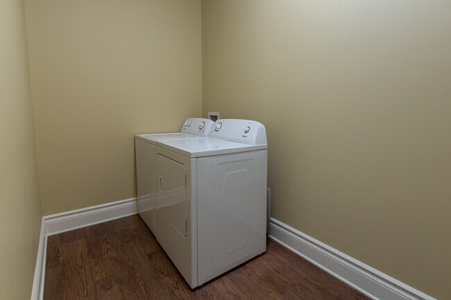 Building Photo - 436 10th NW St