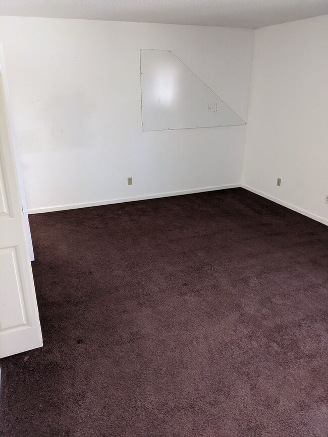 Building Photo - 1709 E Willow Ct