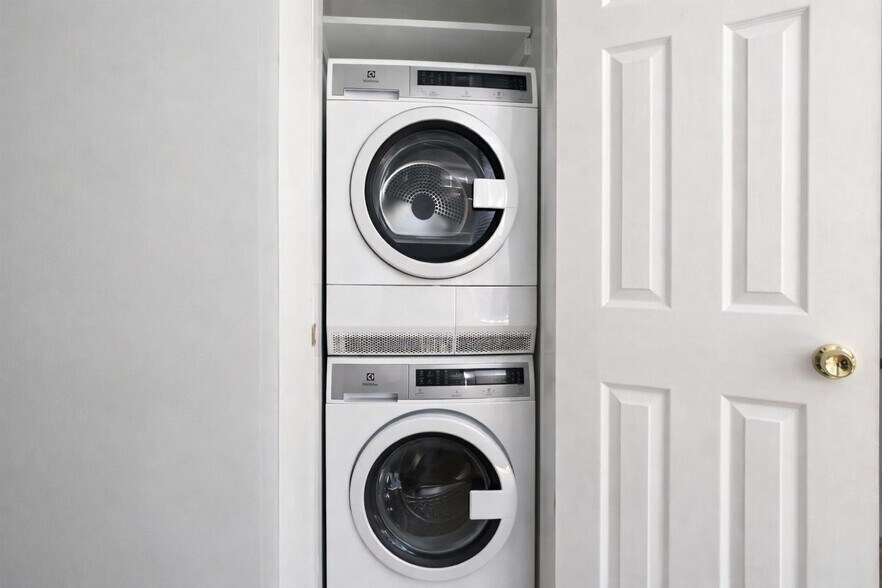 Building Photo - 87 Post Ave