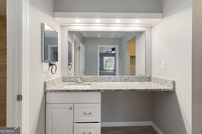 Building Photo - 46 Le Parc Fontaine