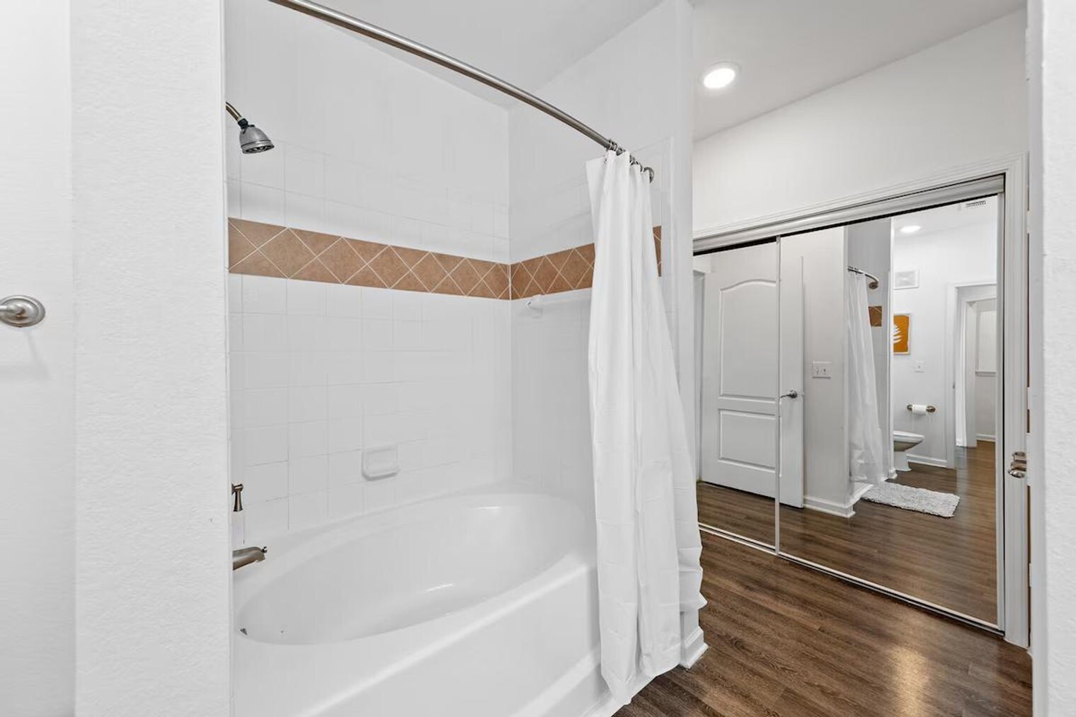 Building Photo - 4800 Seascape Way