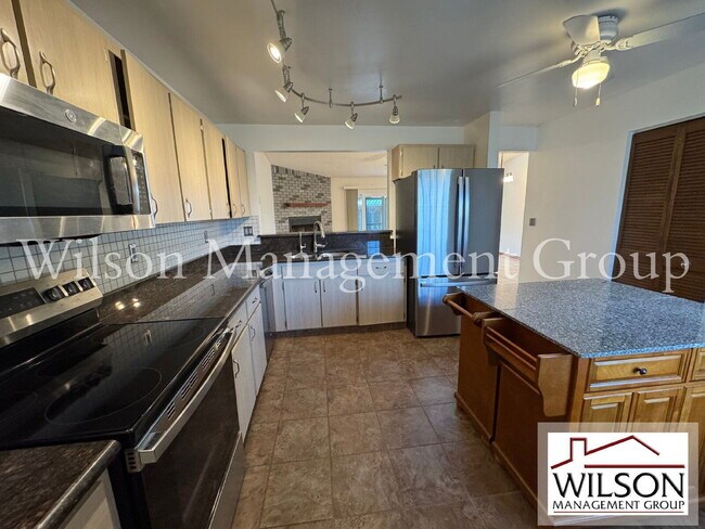 Building Photo - 1420 Flamingo Dr