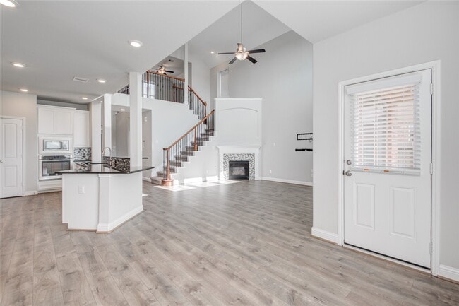 Building Photo - 12816 Oak Fls Dr