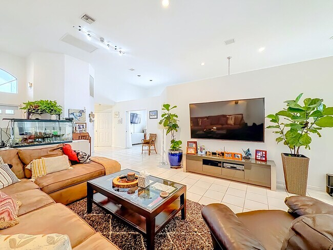 Building Photo - 11853 Fountainside Cir