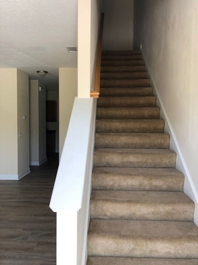 Building Photo - 323 Laurel Oak Ln