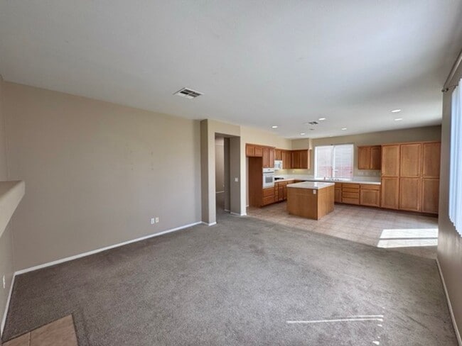 Building Photo - 4 Bedroom Menifee home on Menifee Lakes Go...