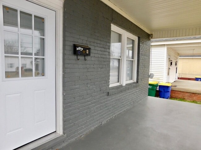 Building Photo - 309 Memorial Ave