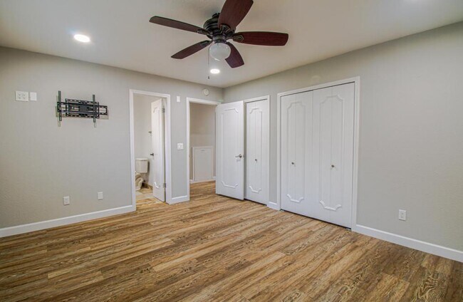 Building Photo - 3225 Elmwood Ave