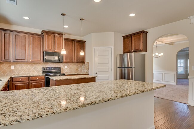 Building Photo - 5014 Vine Ln