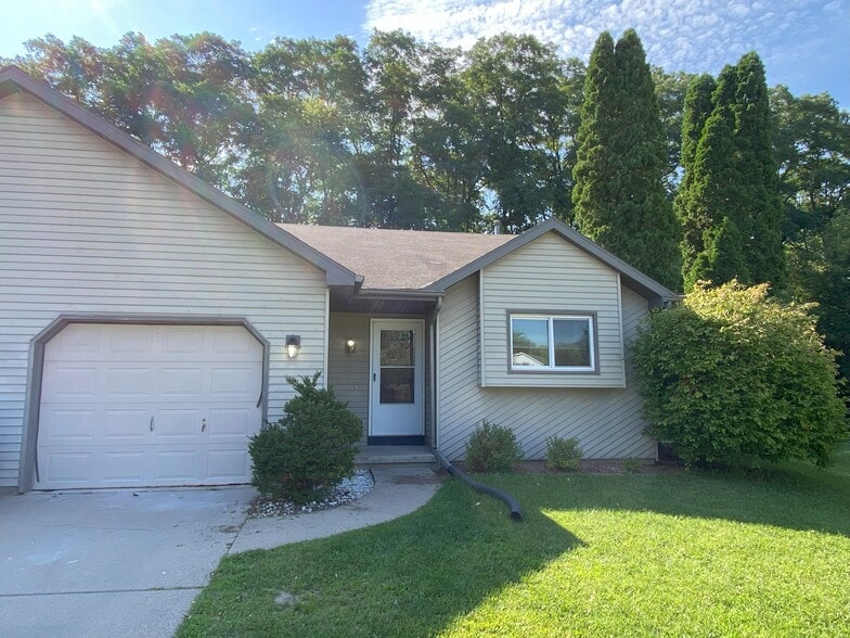 Front of house - 893 S Main St