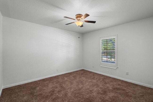 Building Photo - 6211 Manor Rd