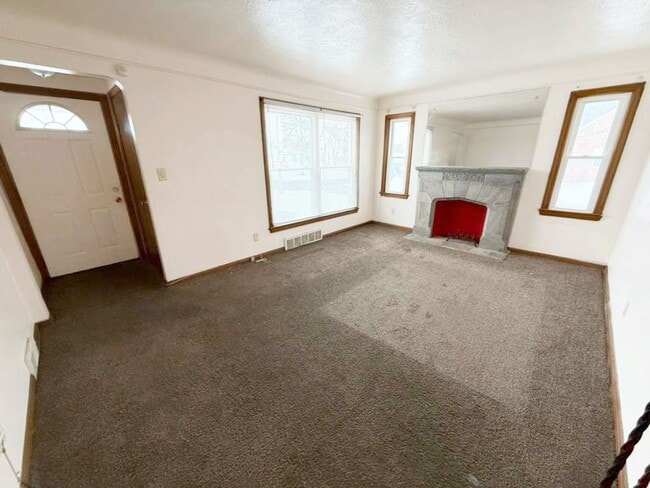 Building Photo - 3 BED, 1 BATH BEAUTIFUL SINGLE-FAMILY HOME IN GARFIELD HEIGHTS!