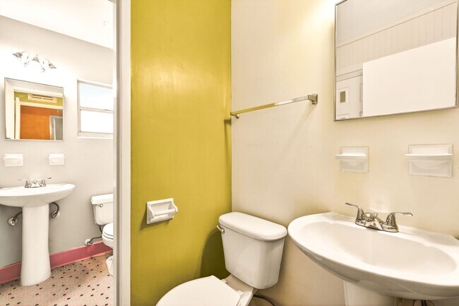 Building Photo - 1302 NE 14th Ter