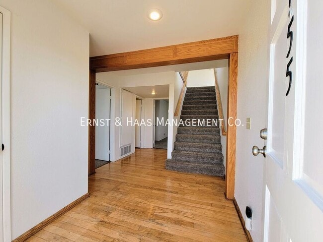 Building Photo - 2755 E Hill St