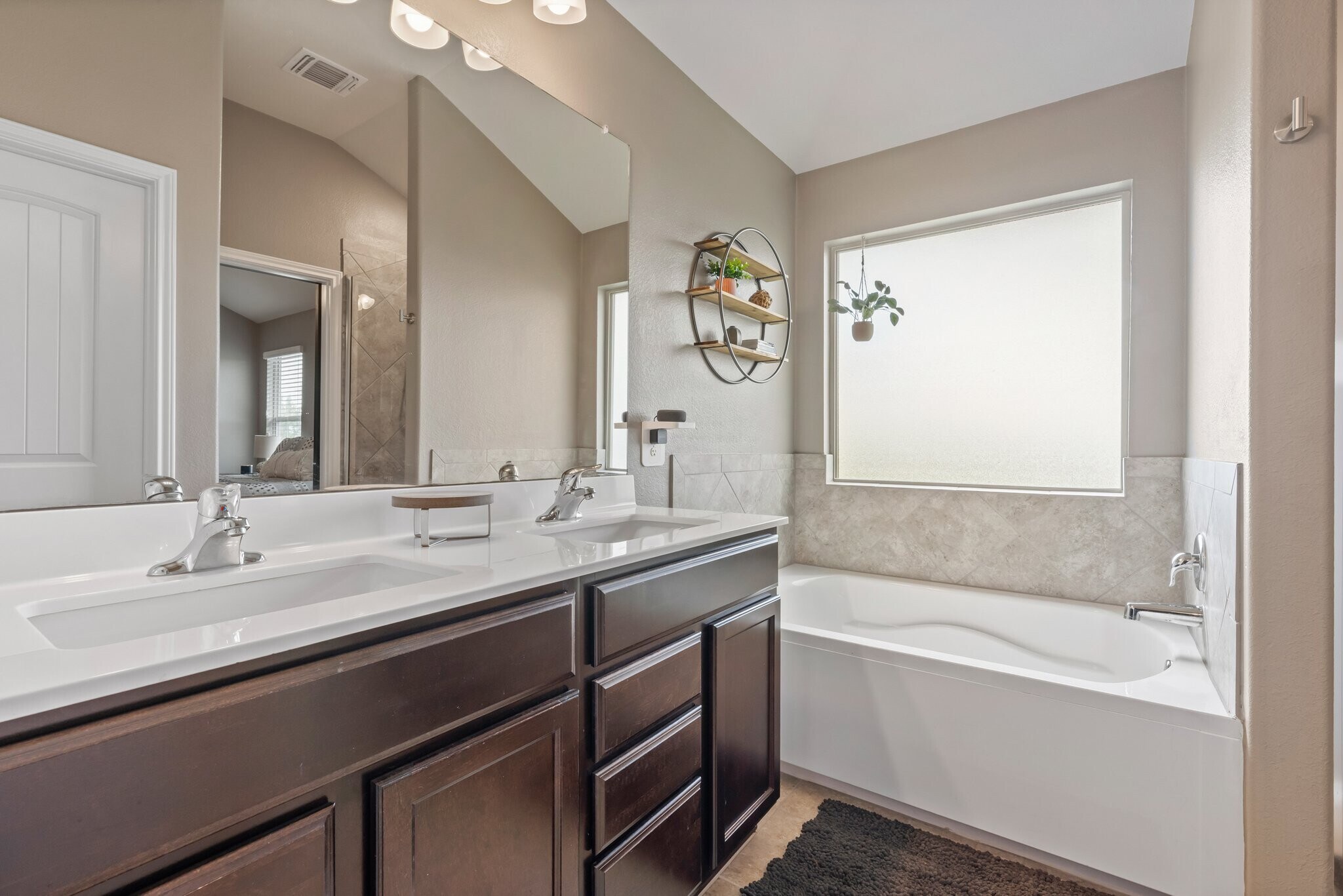 Building Photo - 5221 Cicero Dr