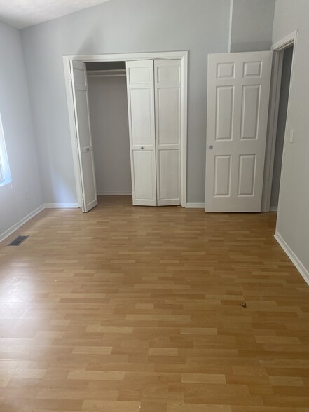 Building Photo - 3736 Jamestown Ct