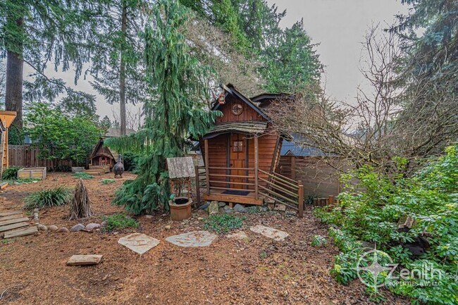 Building Photo - 1701 SE 123rd Ave