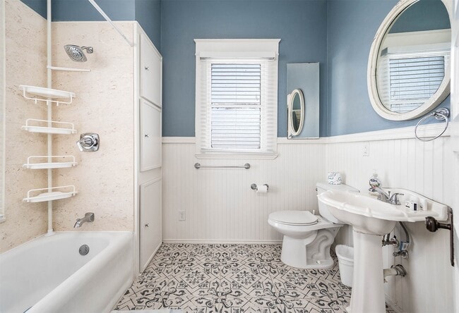 Building Photo - 3811 Avenue O