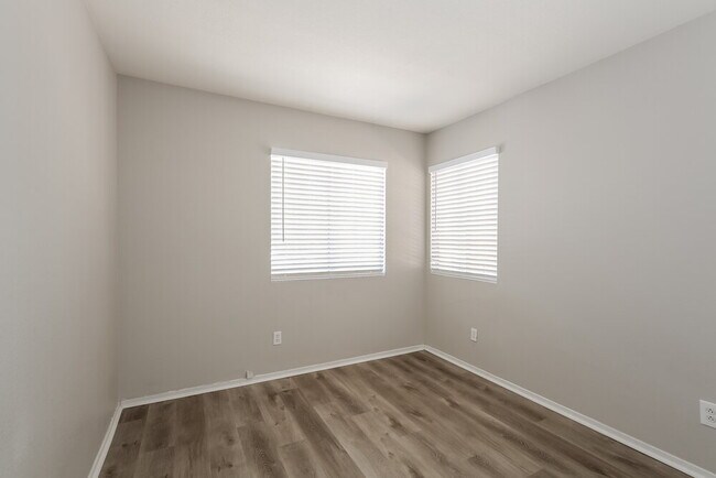 Building Photo - 2103 Point Morada Ave