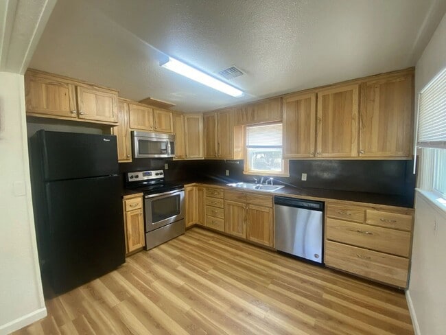 Building Photo - 310 Gregory Dr