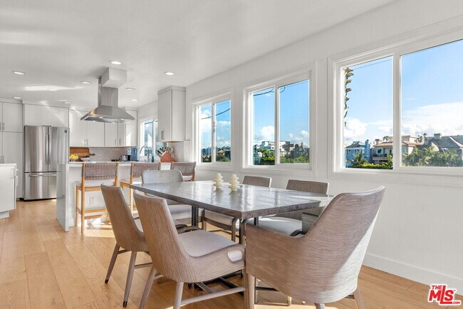 Building Photo - 29 Lighthouse St