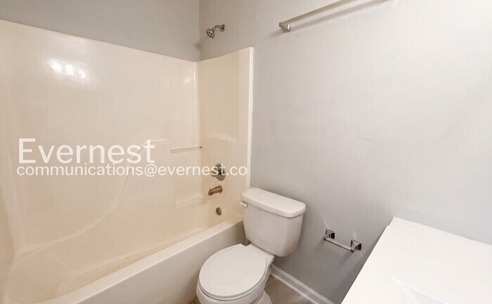 Building Photo - 5669 Kaitlyn Dr W