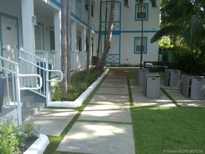 Building Photo - 245 NE 33rd St