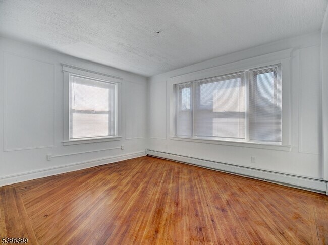 Building Photo - 347 Park Ave