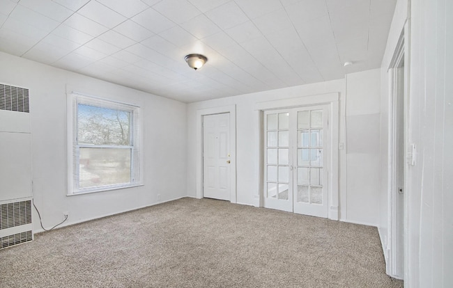 Building Photo - Selling - River Street