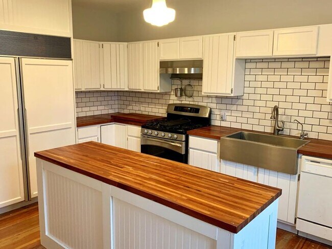 Primary Photo - 3BR 1.5BA Twin Lakes Home