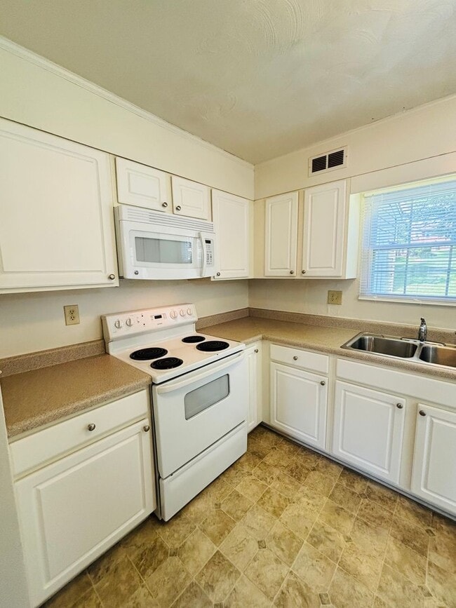 Building Photo - Carriage Hill Townhomes