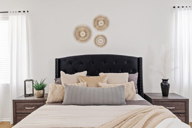 Building Photo - 2372 E Sequoia Dr