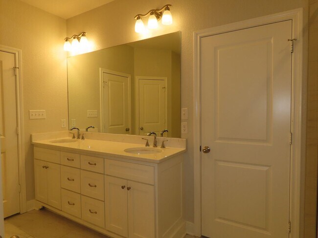 Building Photo - Gorgeous 3 Bedroom, 2 Bath Home in South Tyler! Tyler ISD: Jack Elementary