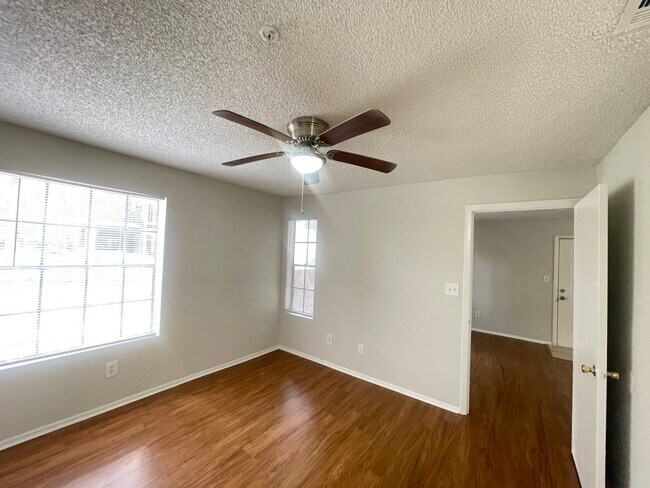 Building Photo - 1 Bed / 1 Bath Condo in Gated Comm. In Altamonte Springs, Available Now!!
