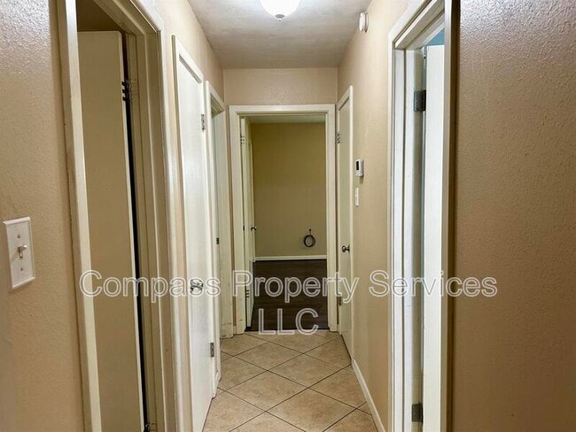 Building Photo - 8919 Whippoorwill Dr