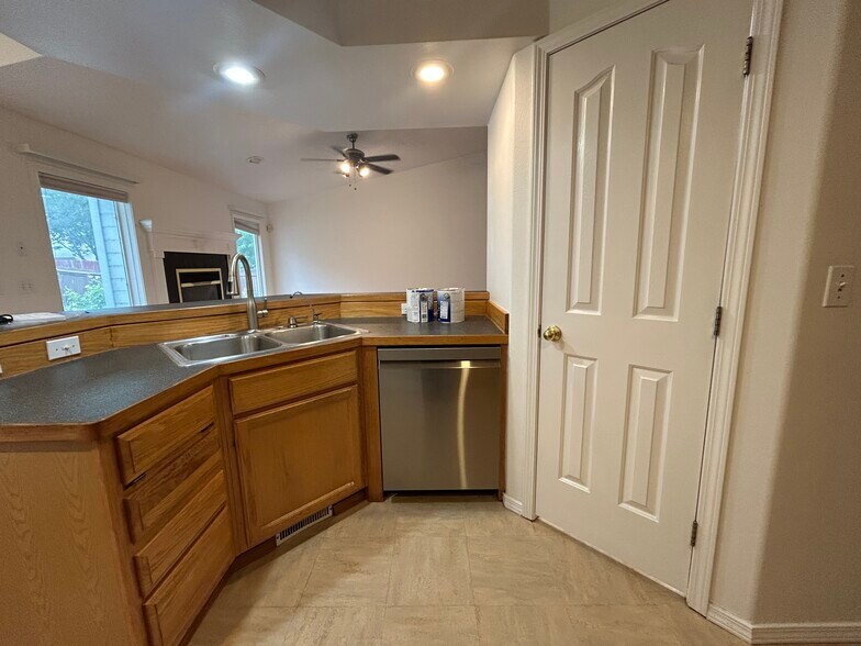 Building Photo - 5686 S Olearia Pl