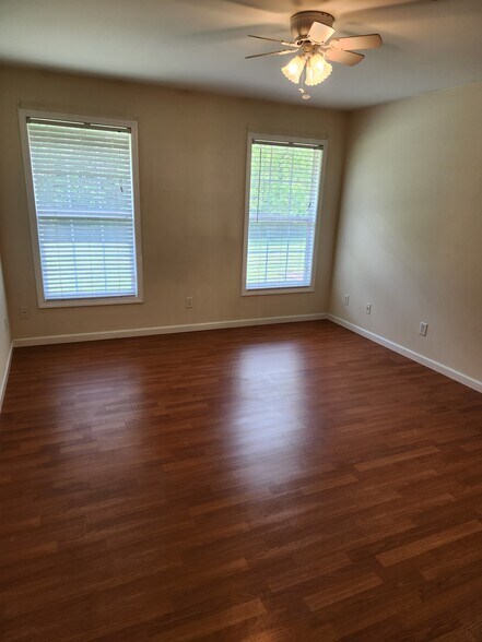 Building Photo - 1643 Landon Ln