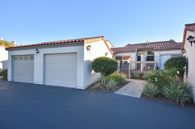 Building Photo - 3 BR Condo in Carlsbad! Close to Walking T...